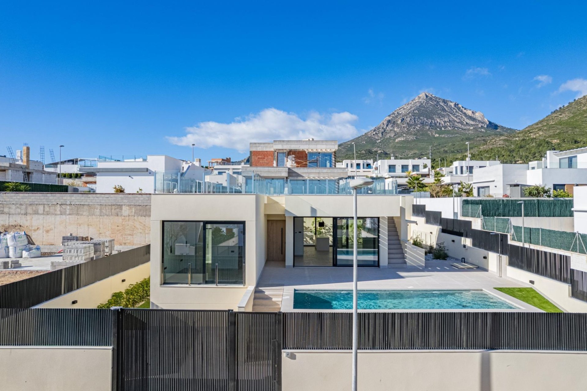 Nýbygging - Einbýlishús -
Polop - La Alberca