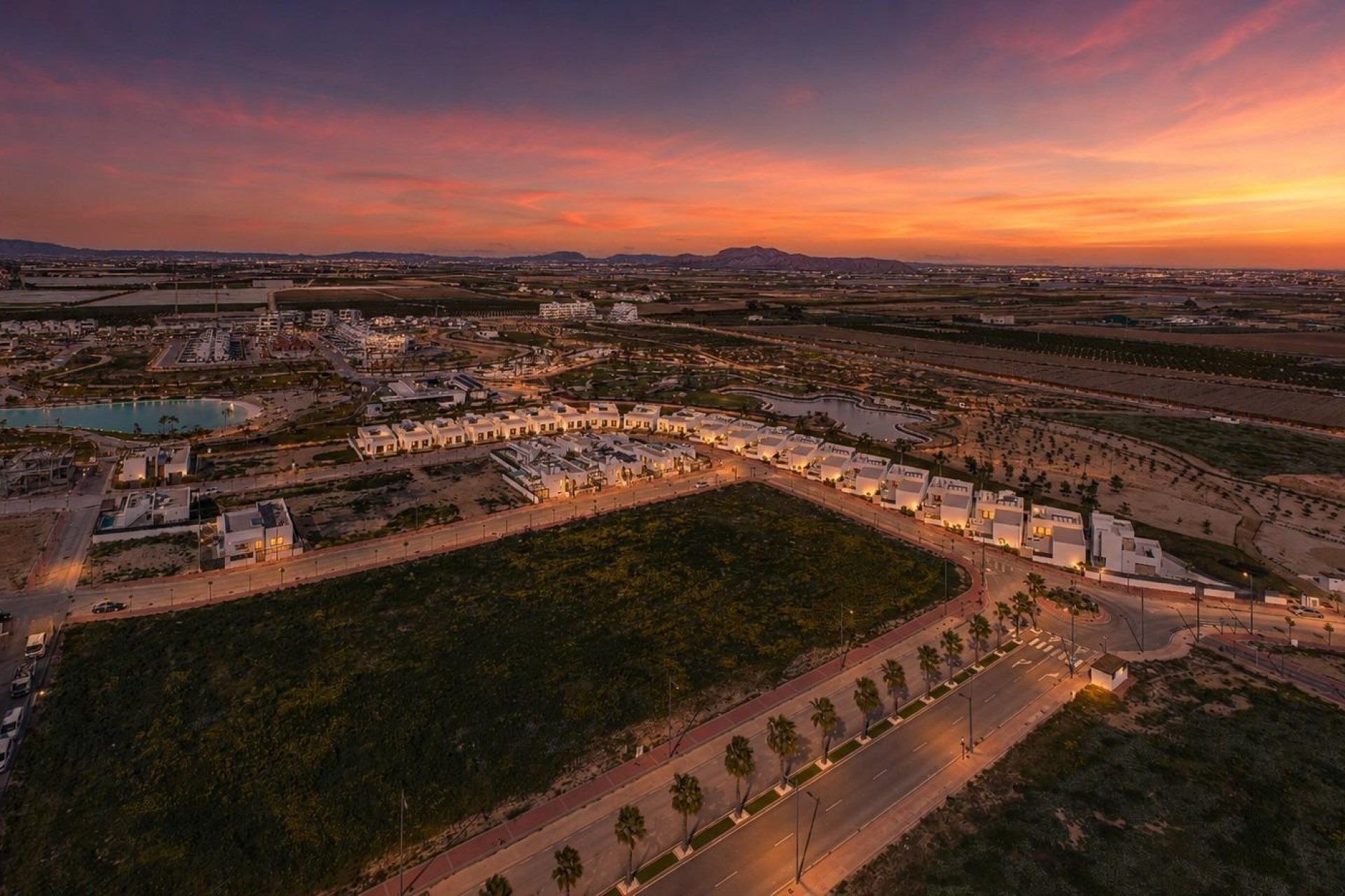 Nýbygging - Einbýlishús -
Torre Pacheco - Santa Rosalia Lake And Life Resort