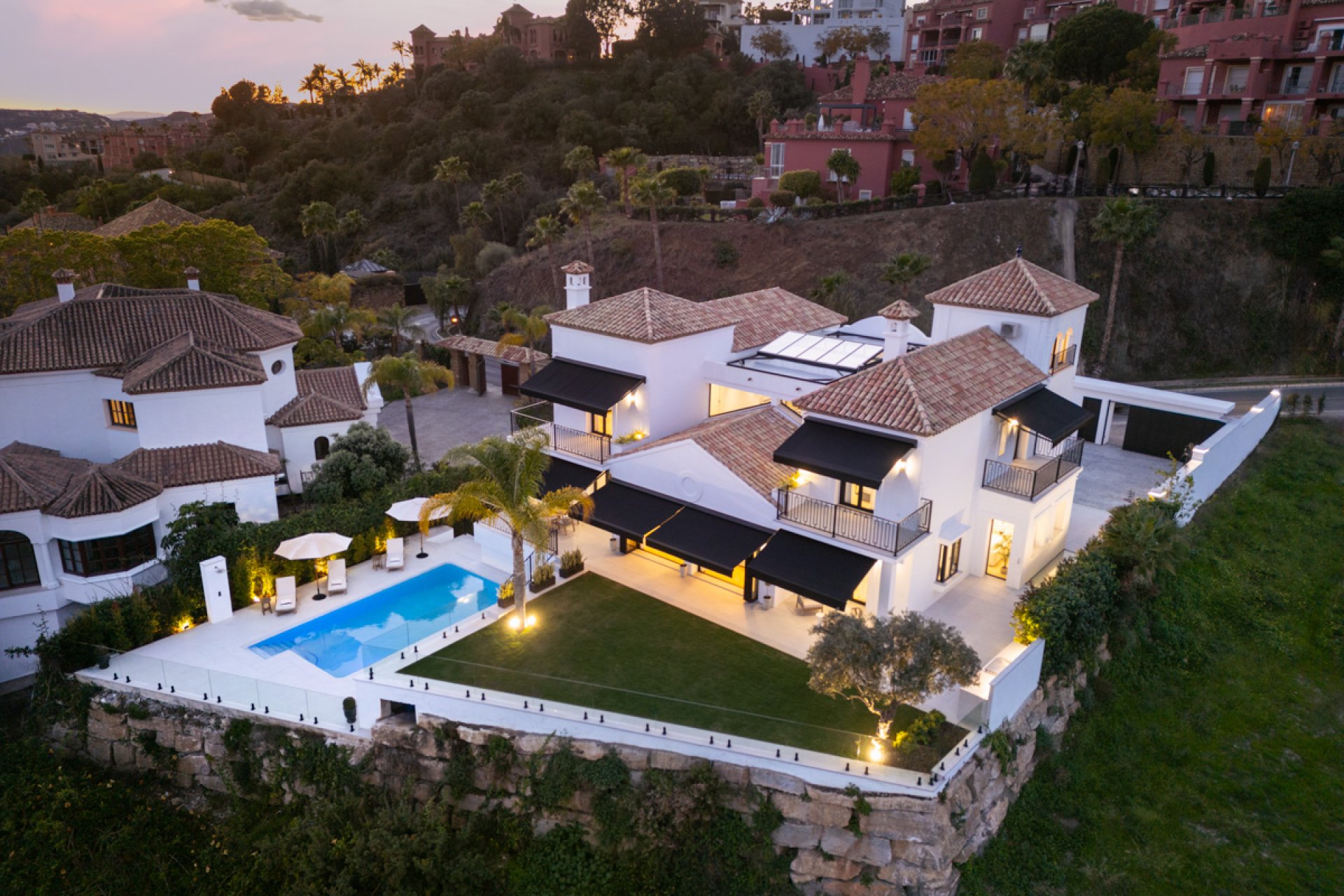 Obra nueva - Villa -
Benahavís