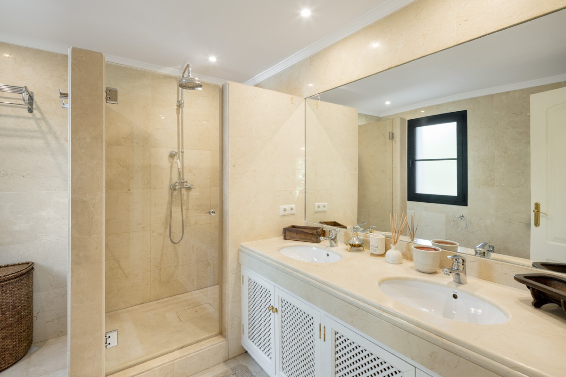 Obra nueva - Villa -
Benahavís