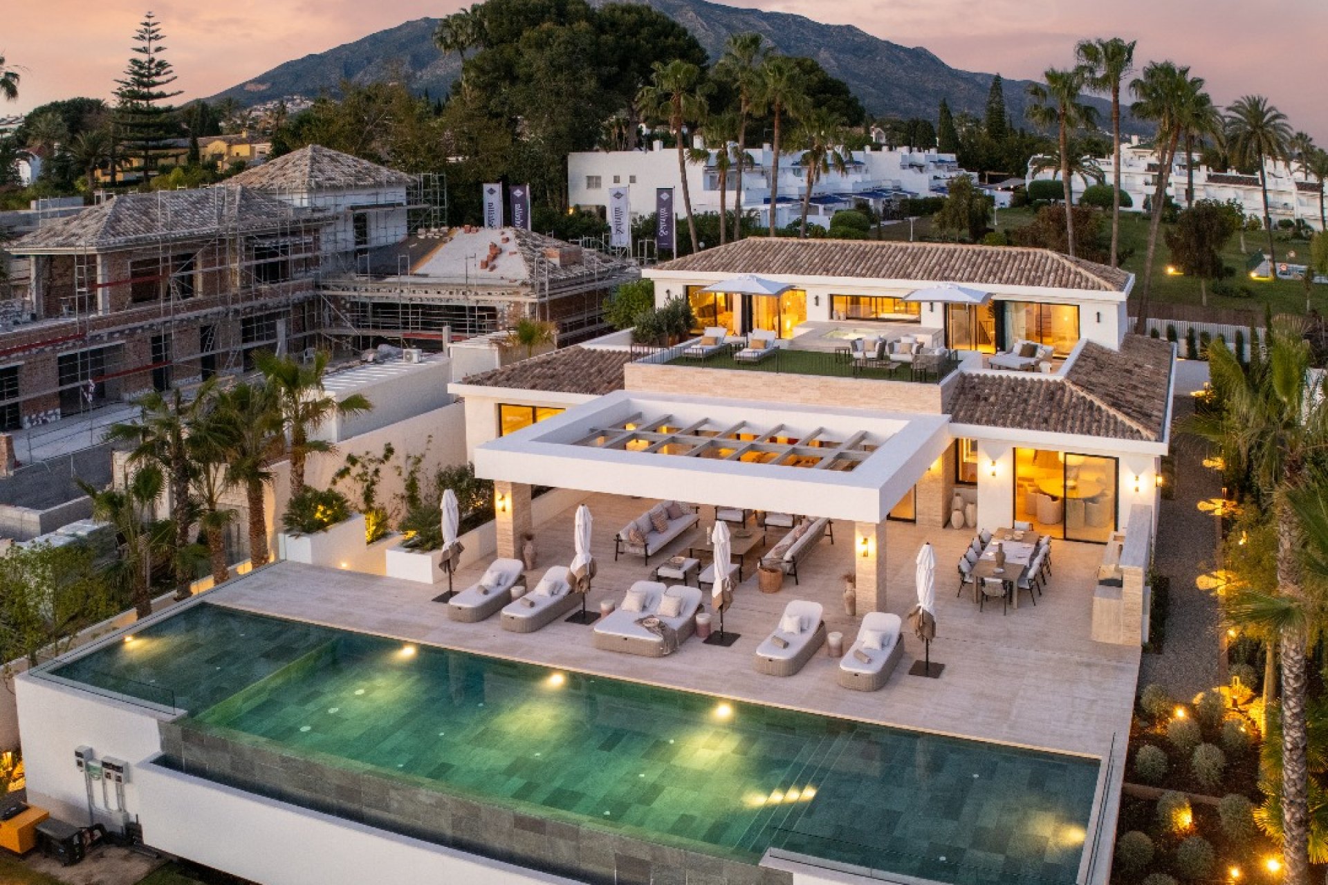 Obra nueva - Villa -
Marbella