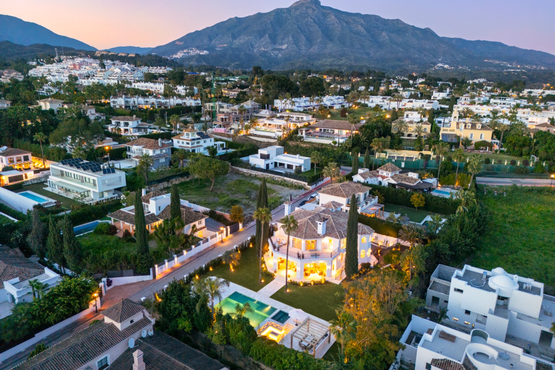 Obra nueva - Villa -
Marbella