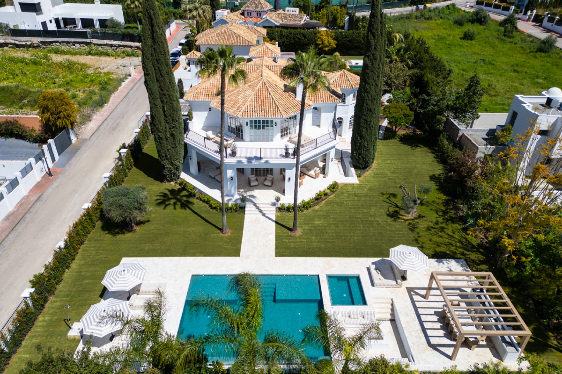 Obra nueva - Villa -
Marbella