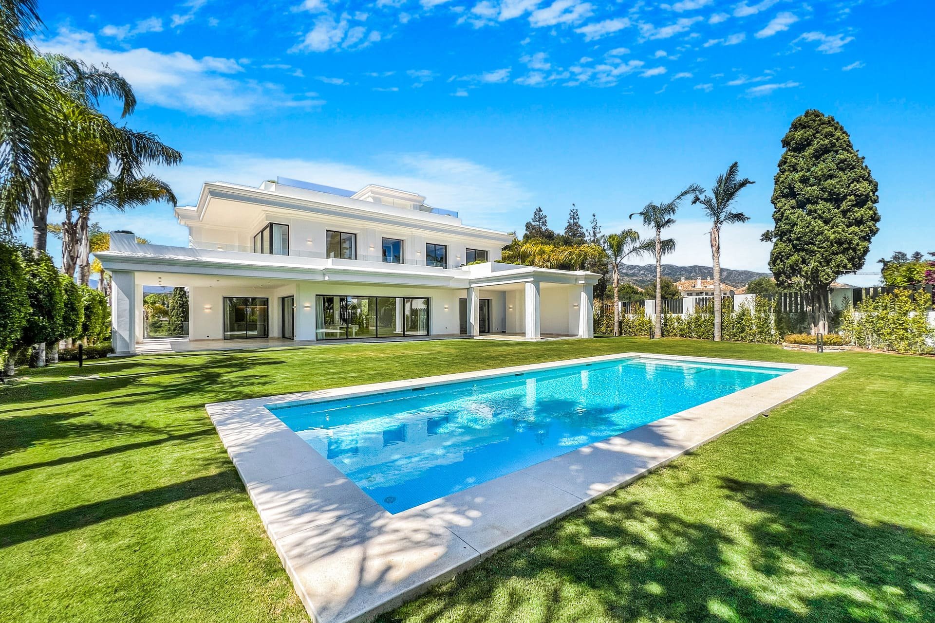 Obra nueva - Villa -
Marbella