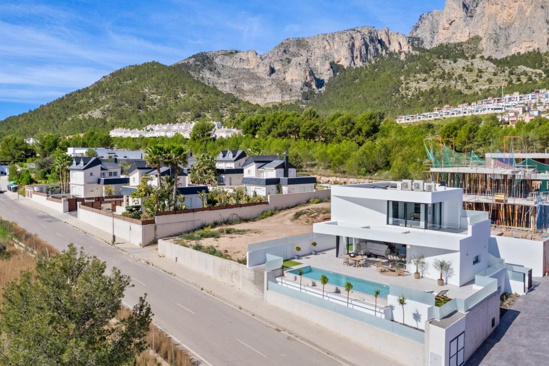 Obra nueva - Villa -
Polop - Urbanizaciones