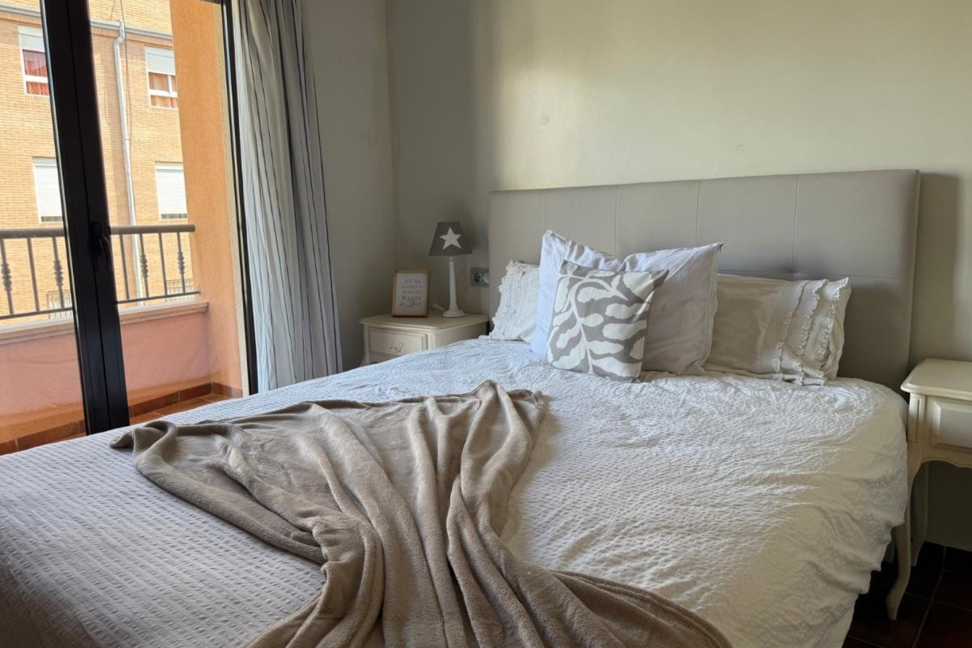 Reventa - Apartamento -
San Miguel de Salinas