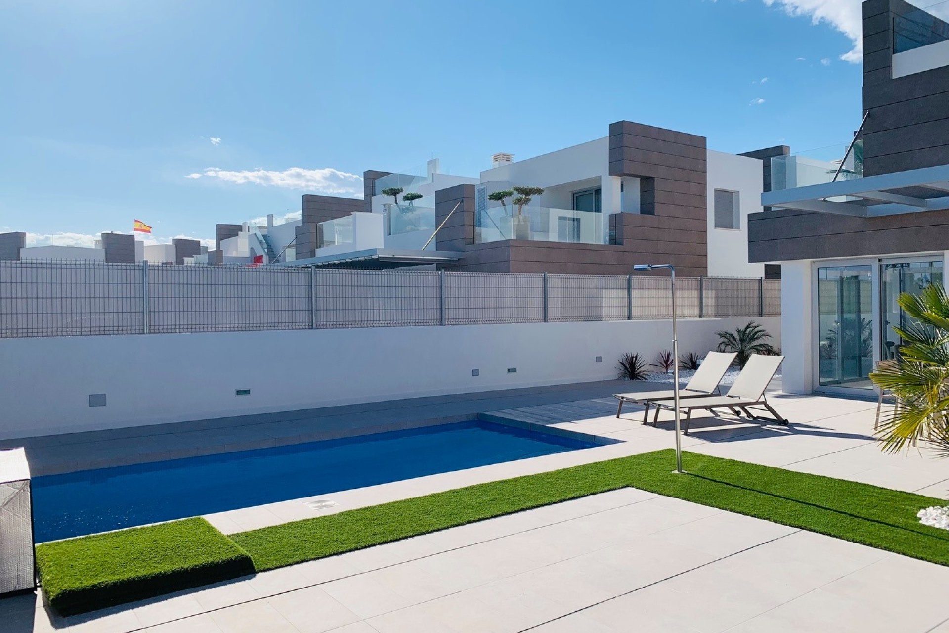 Reventa - Villa -
El Raso