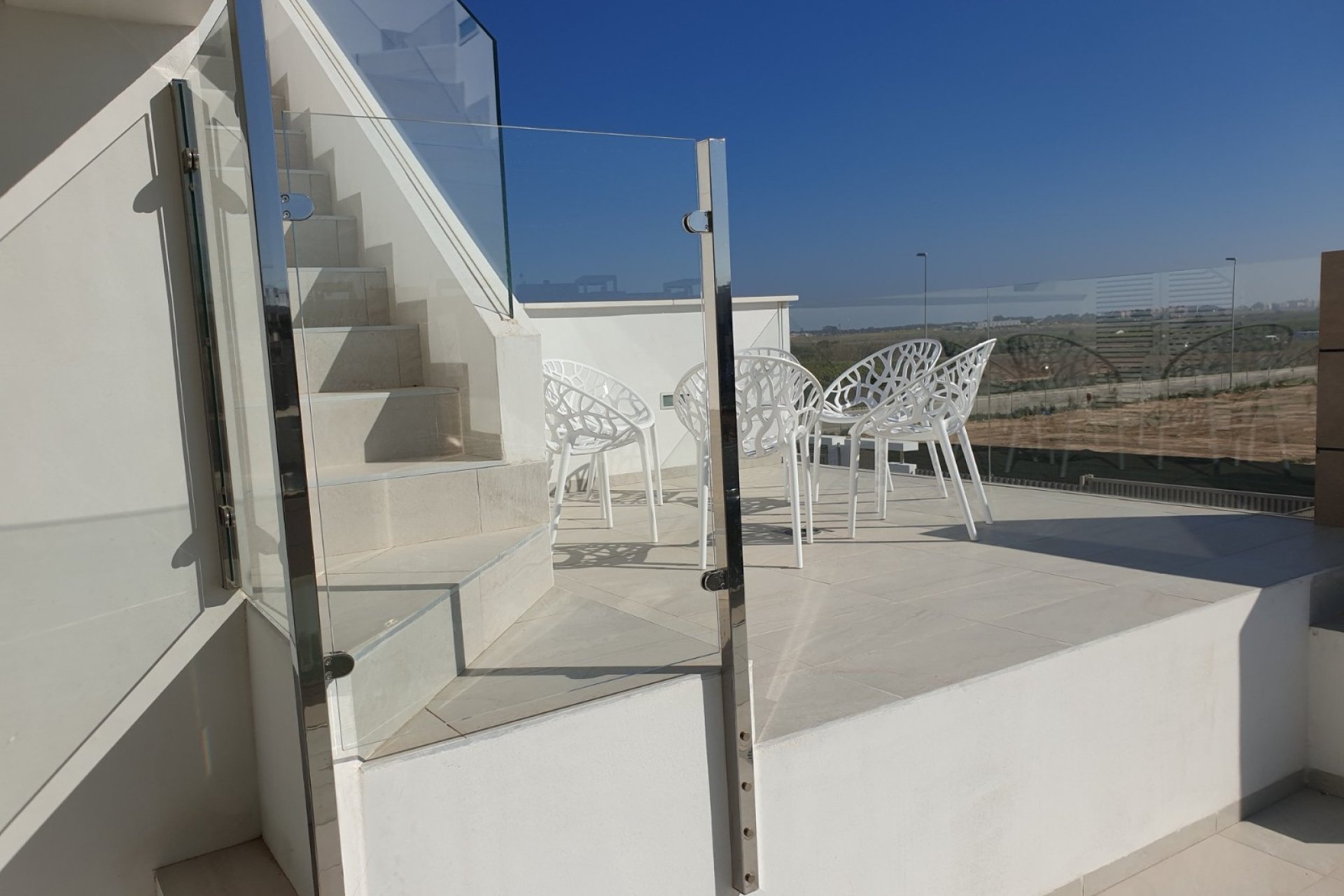 Reventa - Villa -
El Raso