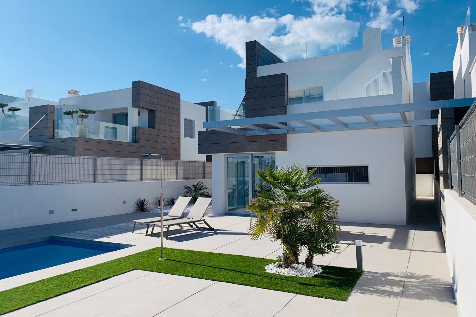 Reventa - Villa -
El Raso