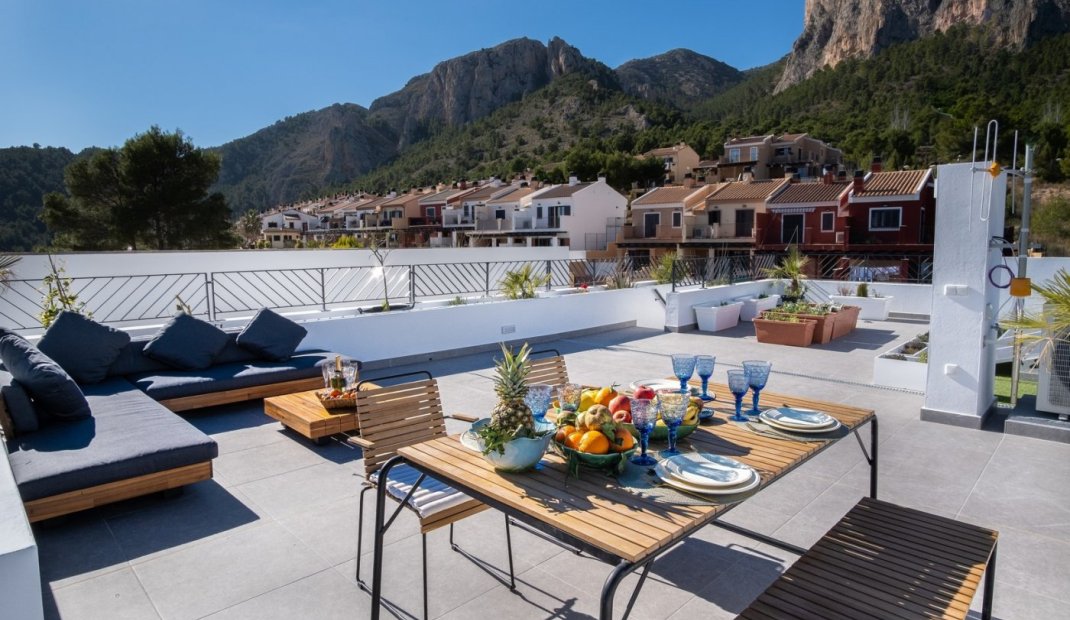 Obra nueva - Villa -
Polop - Urbanizaciones