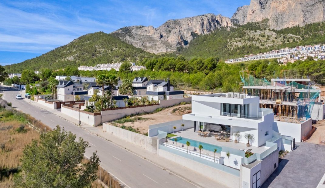 Obra nueva - Villa -
Polop - Urbanizaciones