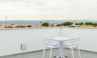Obra nueva - Villa -
Torrevieja - Torretas