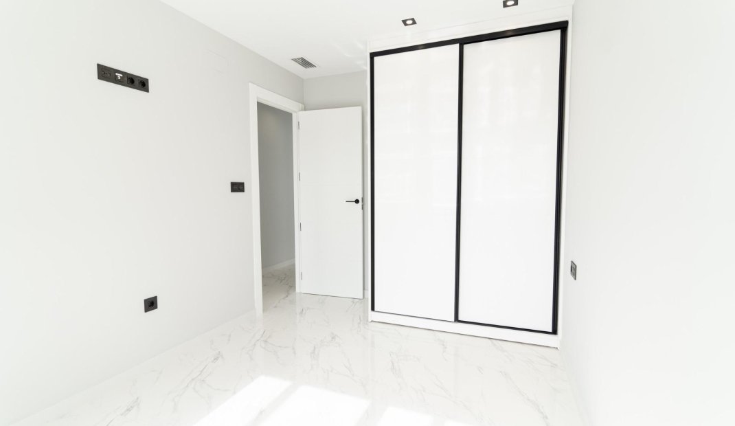 Obra nueva - Villa -
Orihuela Costa - Punta Prima