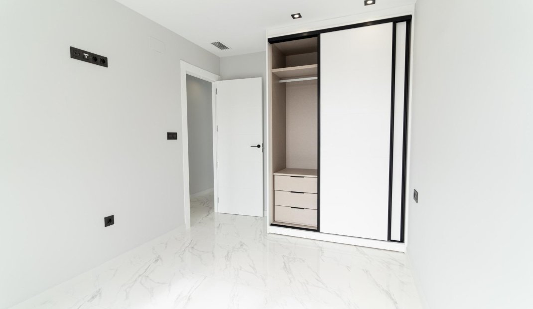 Obra nueva - Villa -
Orihuela Costa - Punta Prima