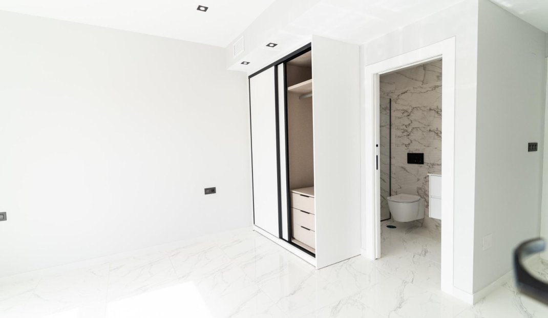 Obra nueva - Villa -
Orihuela Costa - Punta Prima