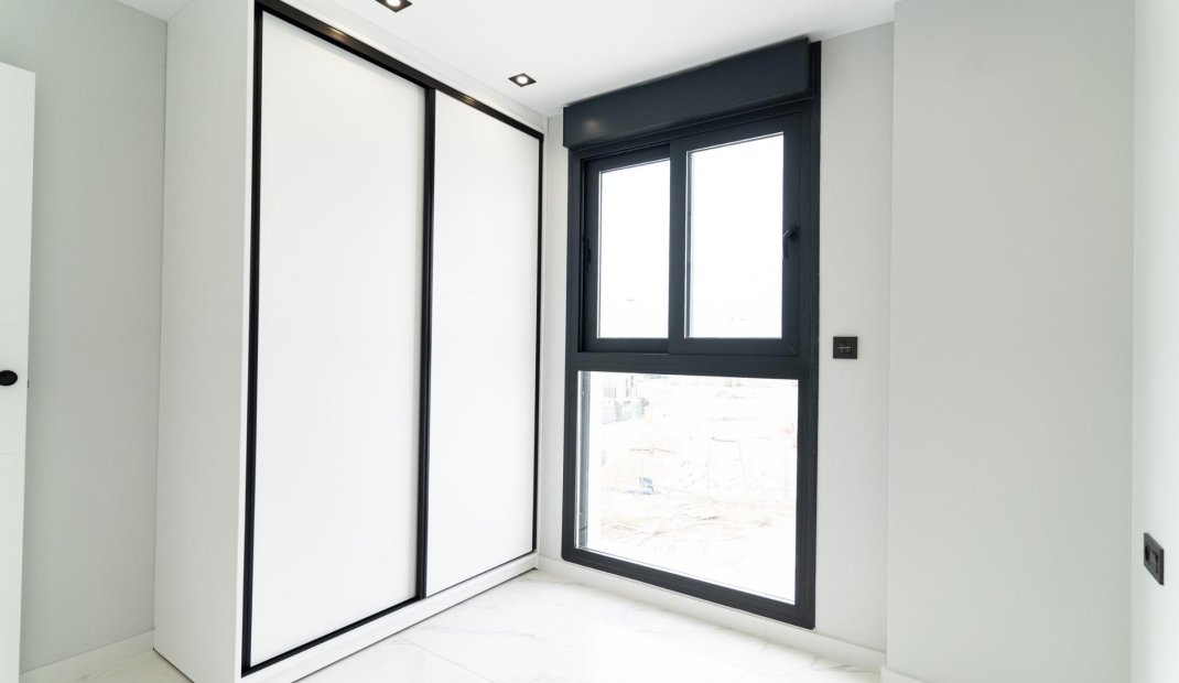 Obra nueva - Villa -
Orihuela Costa - Punta Prima