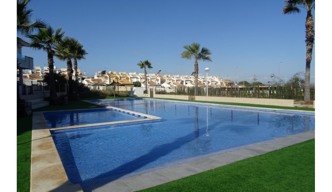 Reventa - Adosado -
Torrevieja - Los Balcones