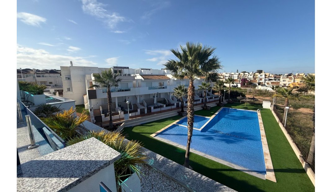 Reventa - Adosado -
Torrevieja - Los Balcones