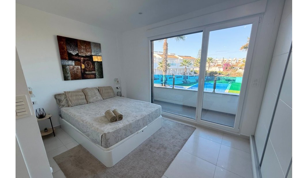 Reventa - Adosado -
Torrevieja - Los Balcones