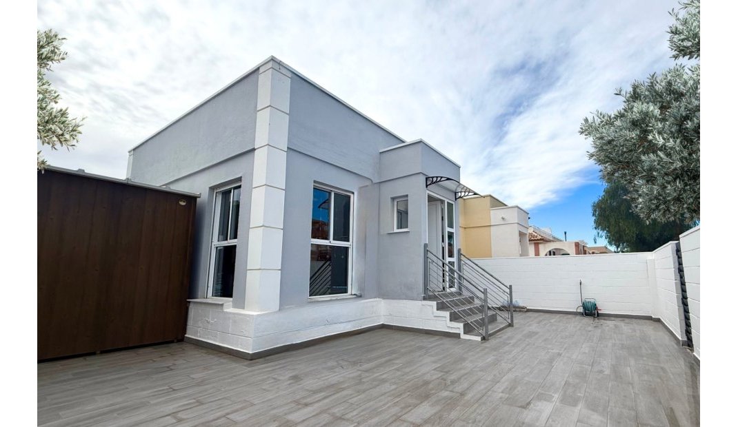 Resale - Villa / Semi semi-detached -
Torre Pacheco - Sierra Golf - Balsicas