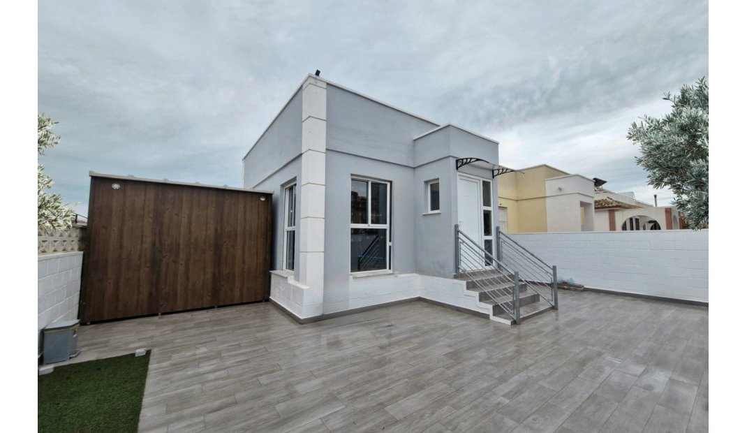 Resale - Villa / Semi semi-detached -
Torre Pacheco - Sierra Golf - Balsicas