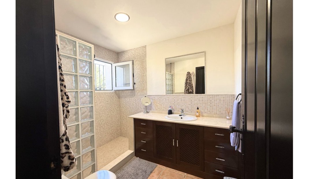 Endursala - Einbýlishús -
Alhama