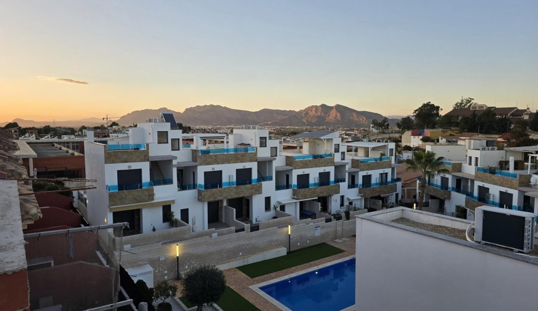 New Build - town house -
Bigastro - pueblo