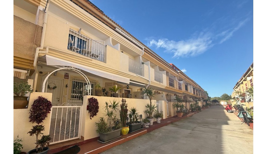 Endursala - Tvíbýlishúsi  -
Playa Flamenca