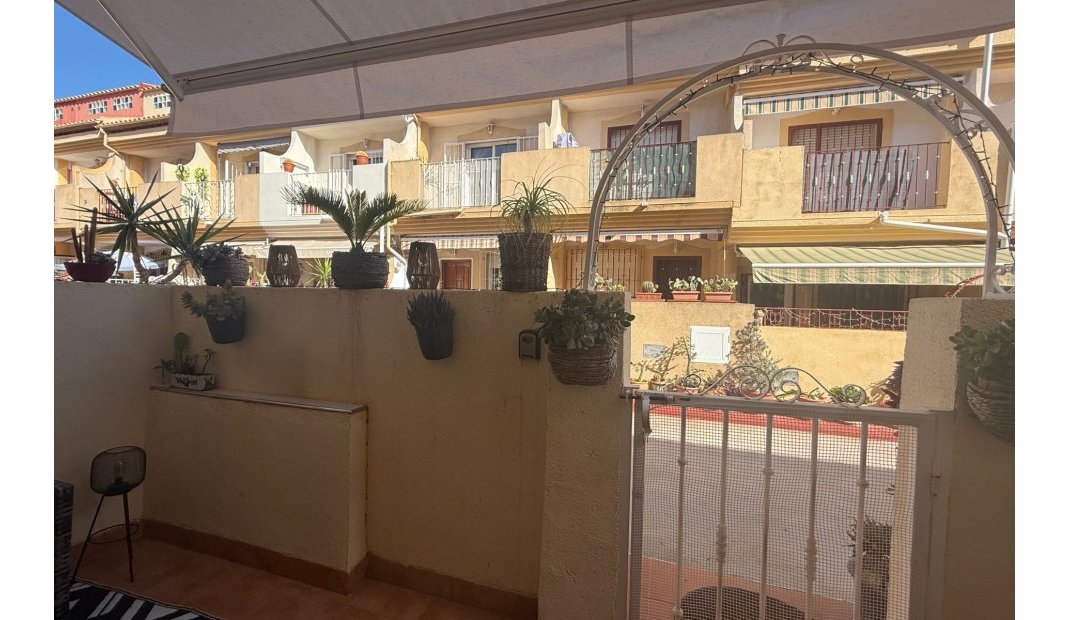 Endursala - Tvíbýlishúsi  -
Playa Flamenca