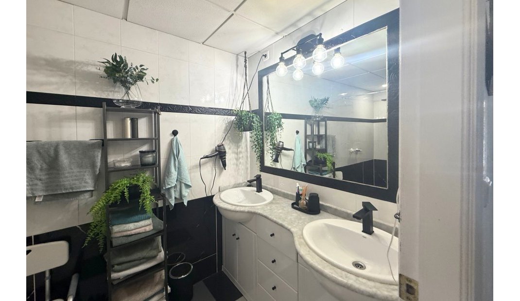 Endursala - Tvíbýlishúsi  -
Playa Flamenca