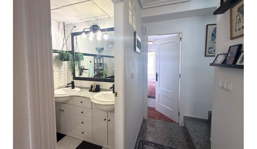 Endursala - Tvíbýlishúsi  -
Playa Flamenca