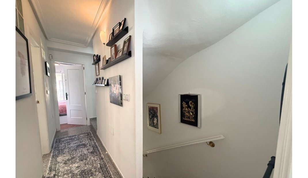 Endursala - Tvíbýlishúsi  -
Playa Flamenca