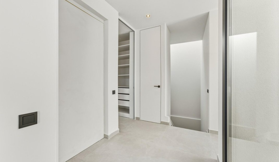 Nýbygging - Einbýlishús -
Polop - La Alberca