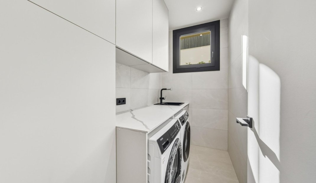 Nýbygging - Einbýlishús -
Polop - La Alberca