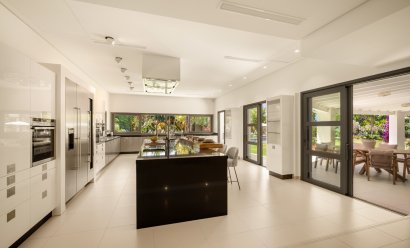 Obra nueva - Villa -
Marbella