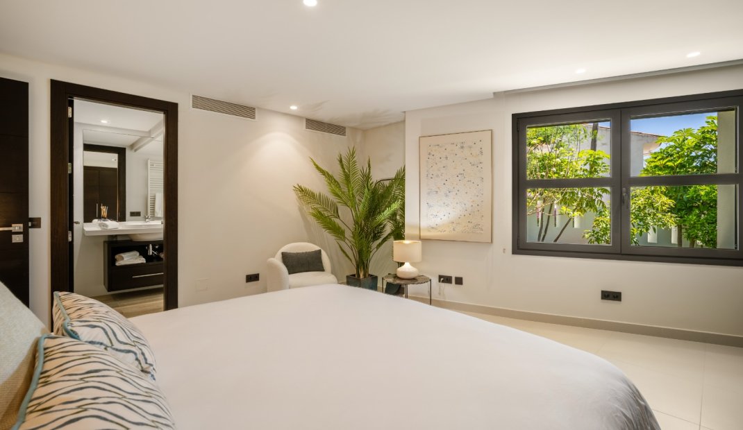 Obra nueva - Villa -
Marbella