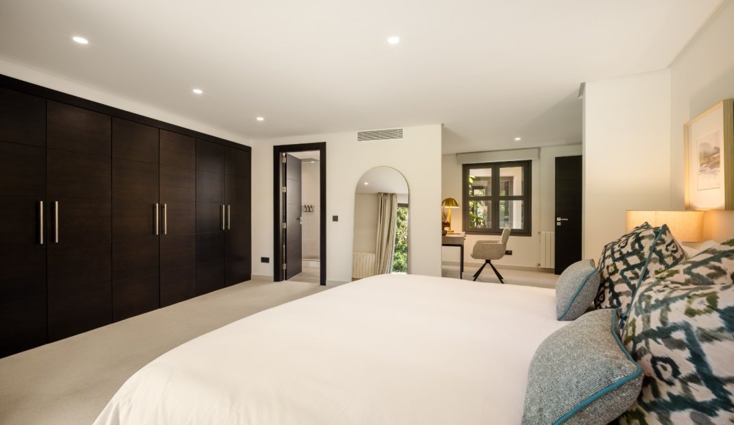 Obra nueva - Villa -
Marbella