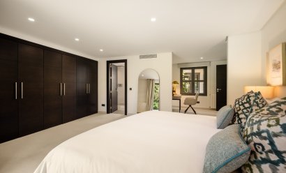 Obra nueva - Villa -
Marbella