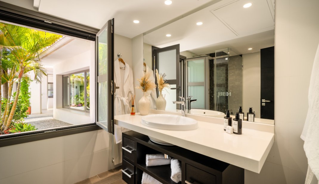 Obra nueva - Villa -
Marbella