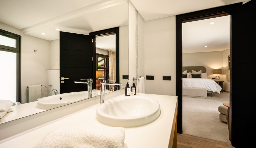 Obra nueva - Villa -
Marbella