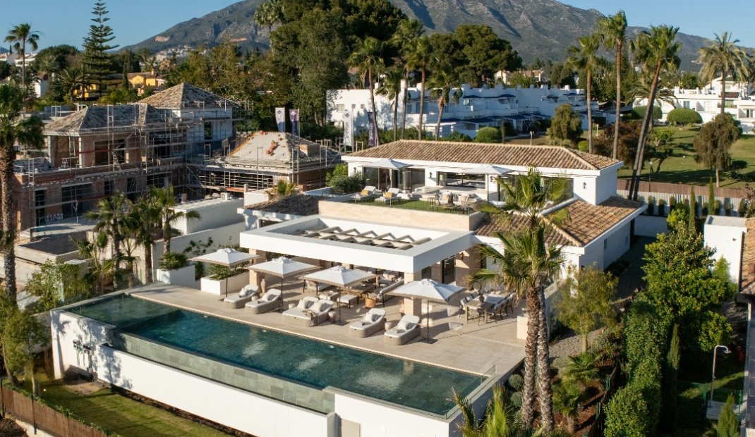 Obra nueva - Villa -
Marbella