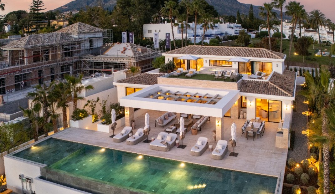 Obra nueva - Villa -
Marbella