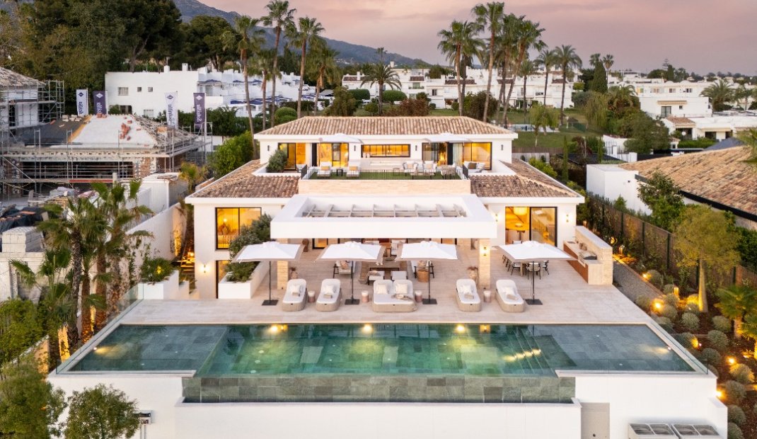 Obra nueva - Villa -
Marbella