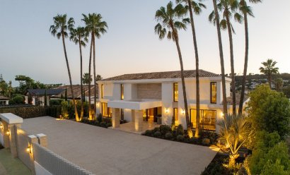 Obra nueva - Villa -
Marbella