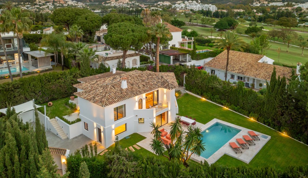 Obra nueva - Villa -
Marbella
