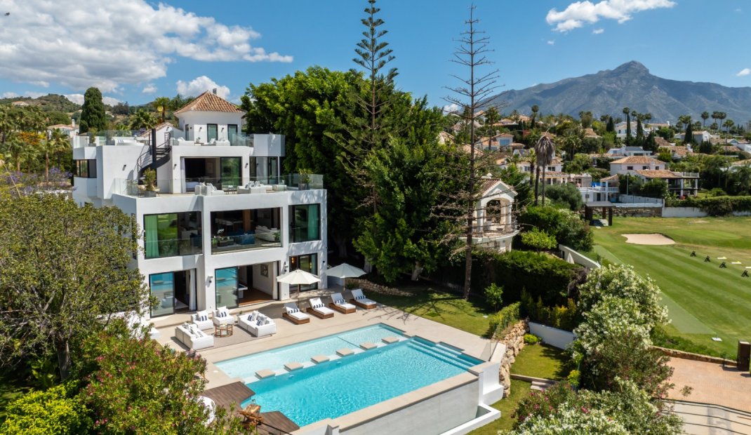 Obra nueva - Villa -
Marbella