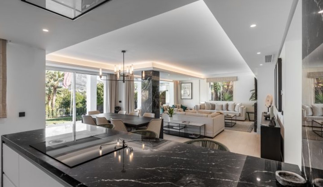 Obra nueva - Villa -
Marbella