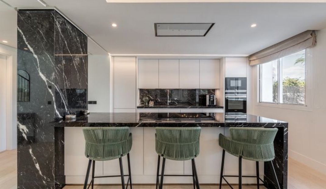 Obra nueva - Villa -
Marbella