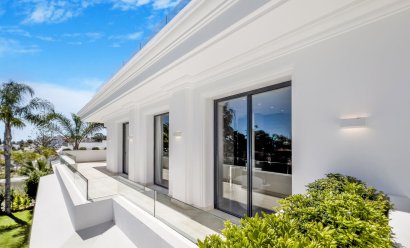 Obra nueva - Villa -
Marbella