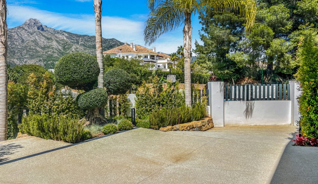 Obra nueva - Villa -
Marbella